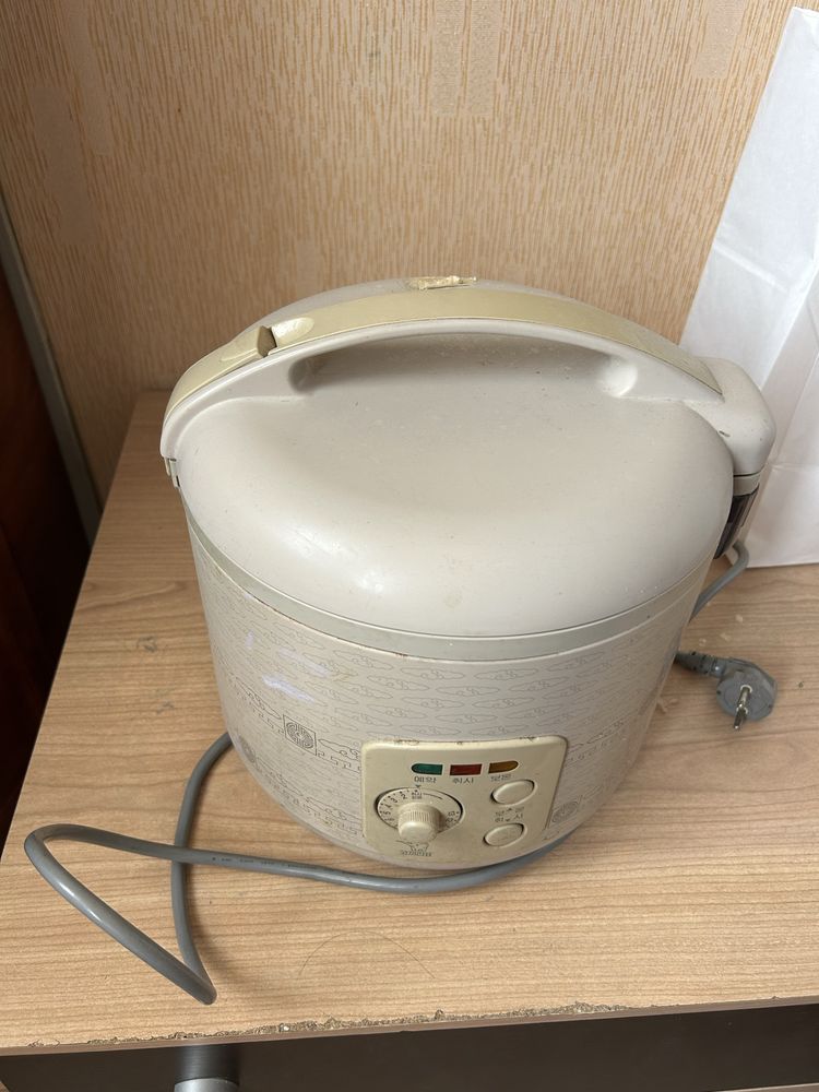 Продам оригинальную корейскую рабочую рисоварку