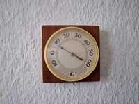 Класически старинен ретро стенен термометър с дървена подложка от 60те