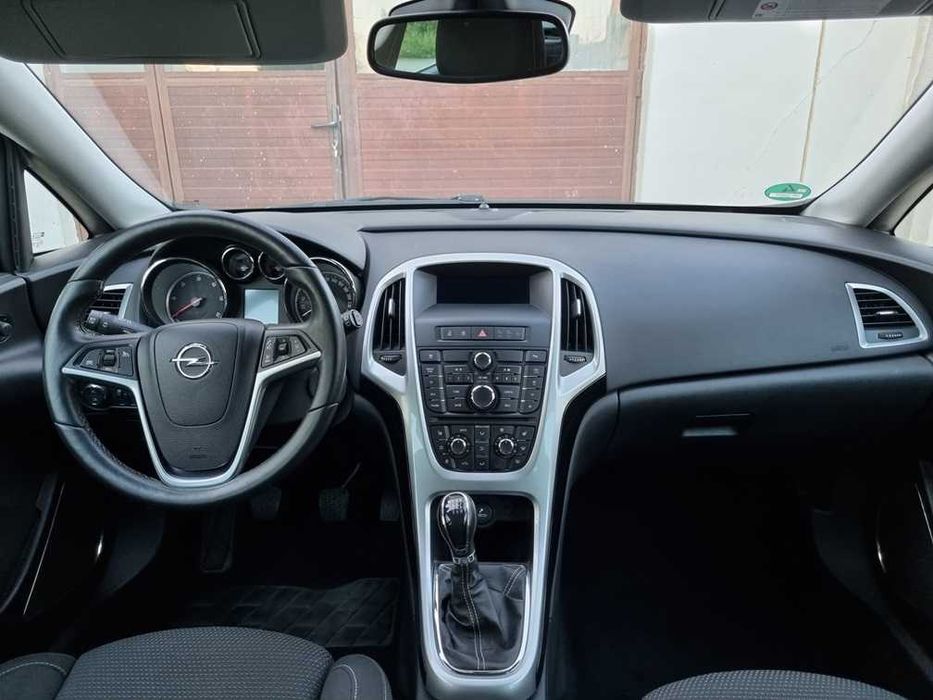 Opel Astra J 2012 dublu-climatronic,motor 1,7 - 125 cai diesel Euro 5