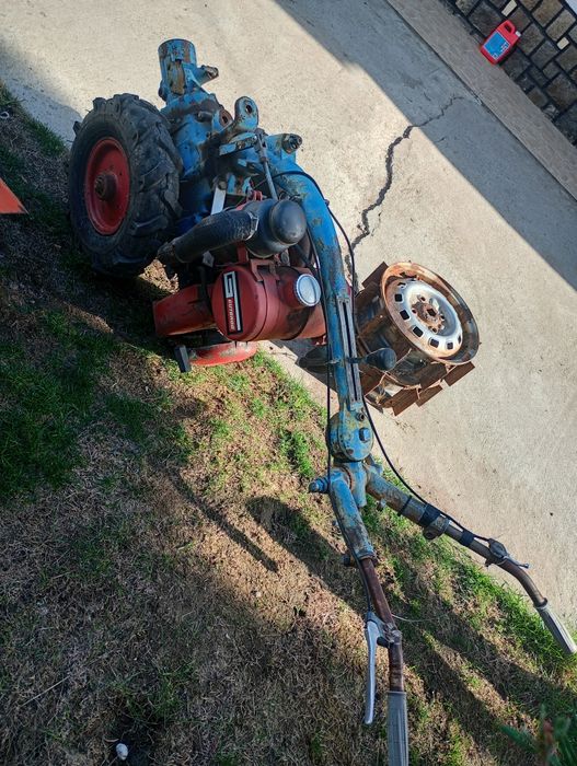 Motocultor cu plug și freza