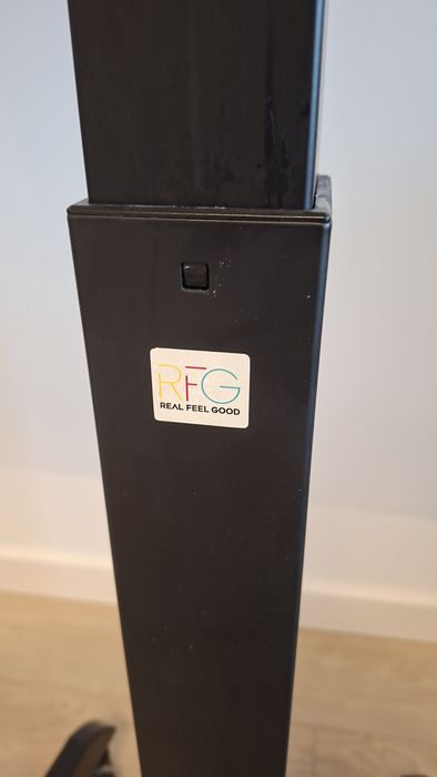 Продавам маса. RFG за презентации ,разтегателна маса