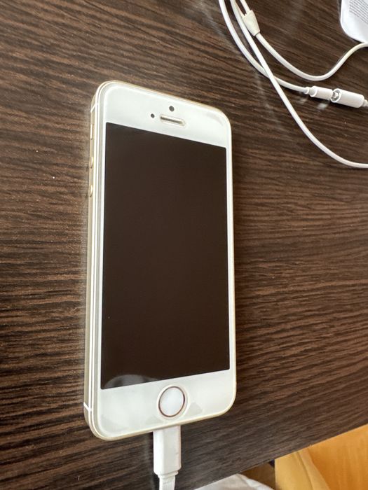 iPhone SE 32GB – Rose Gold + аксесоари