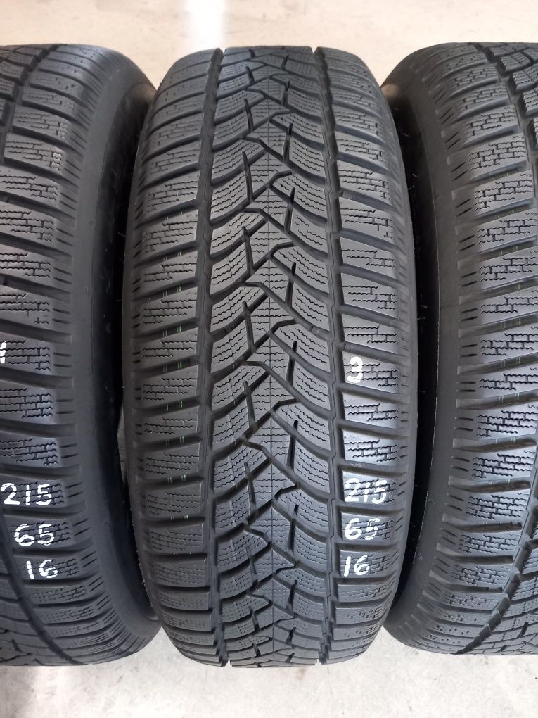 215/65R16 98H 4бр.DUNLOP неразличими от НОВИ