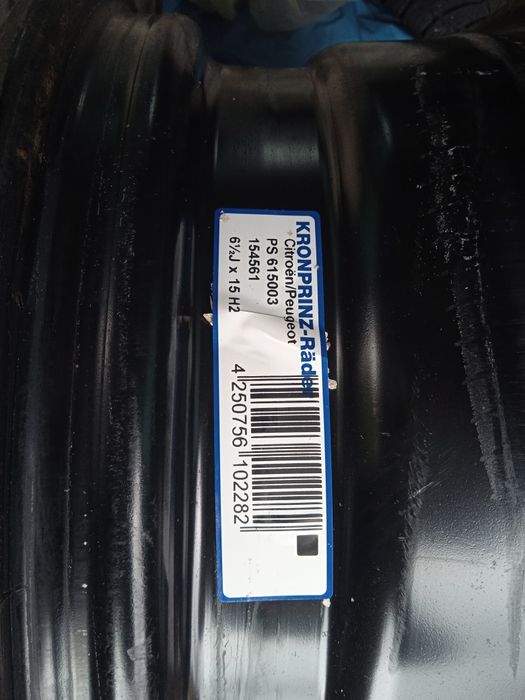 Джанти за Citroen и Peugeot 6x15 без гуми се продават.