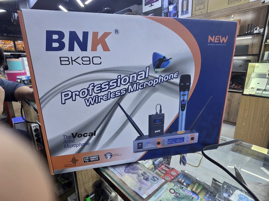 Professional wireless microphone