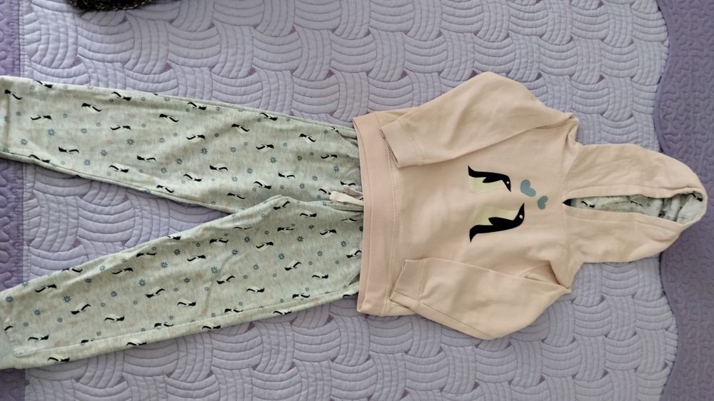 Vând trening fetițe