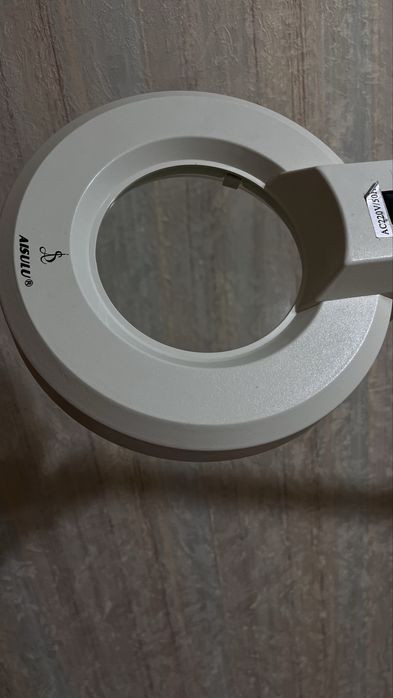 Лампа   лупа  в хорошем состоянии