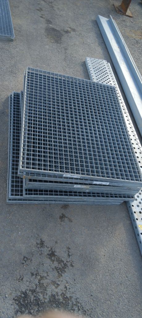 Grătare zincate la diferite dimensiuni la cel mai mic