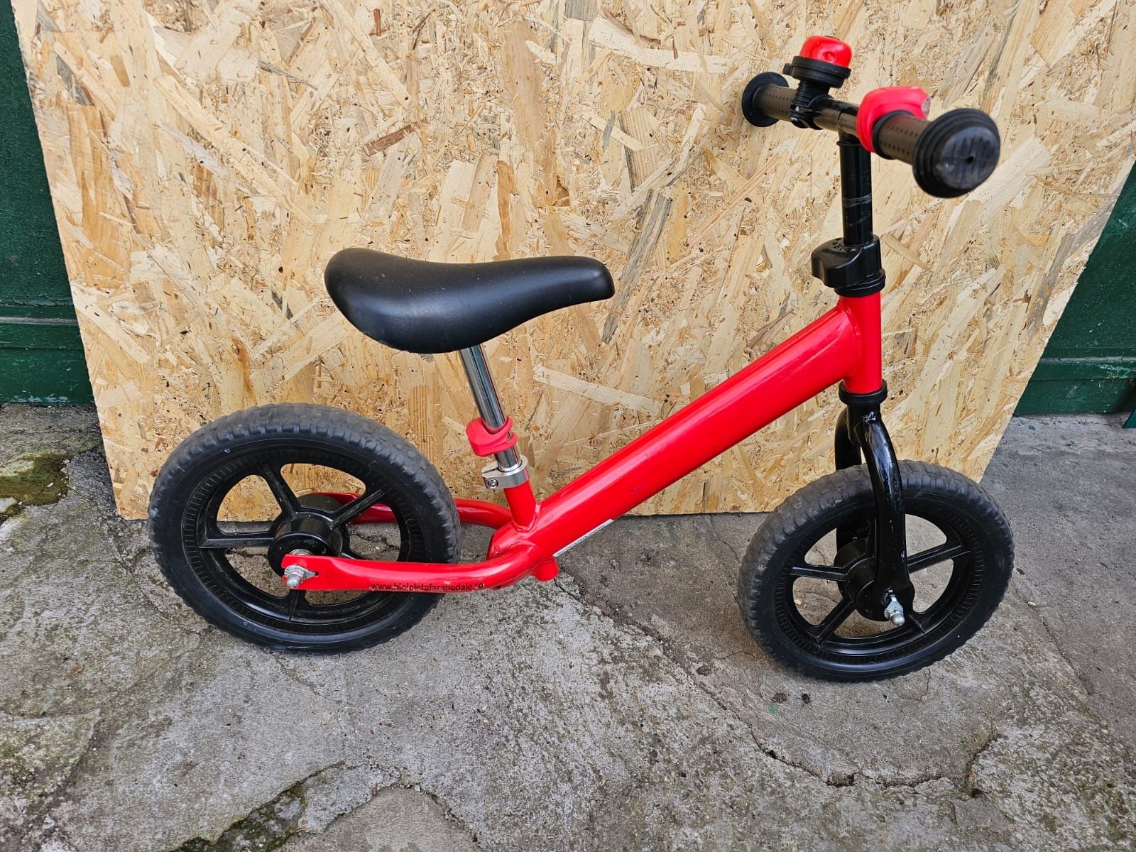 Bicicleta fara pedale (balance bike)