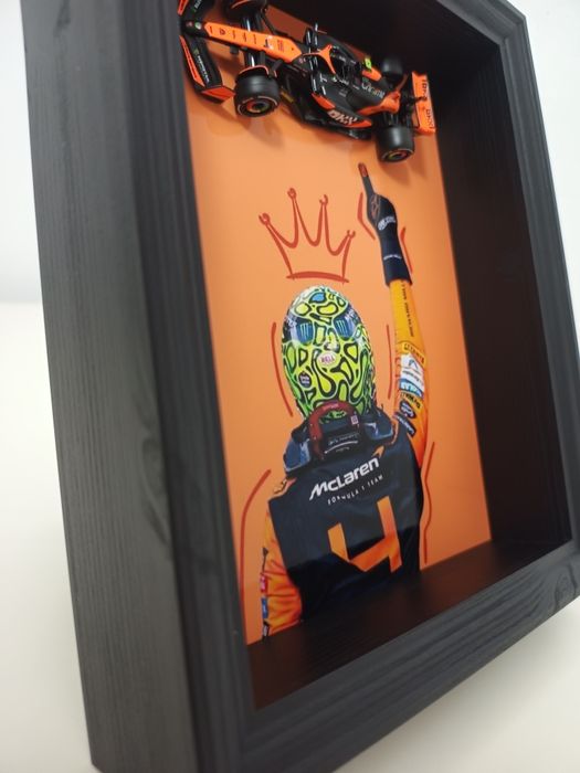 Tablou din lemn 25x20 cm – Machetă F1 Lando Norris „Campion Mondial”