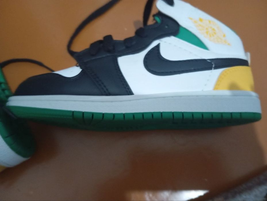 Обувь новая крассовка