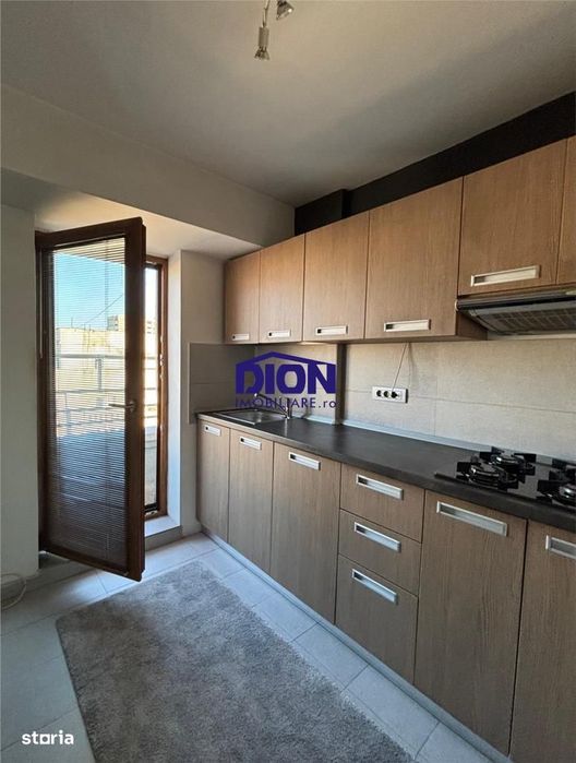 Garsoniera Perfecta, Uniriinatiunile Unite