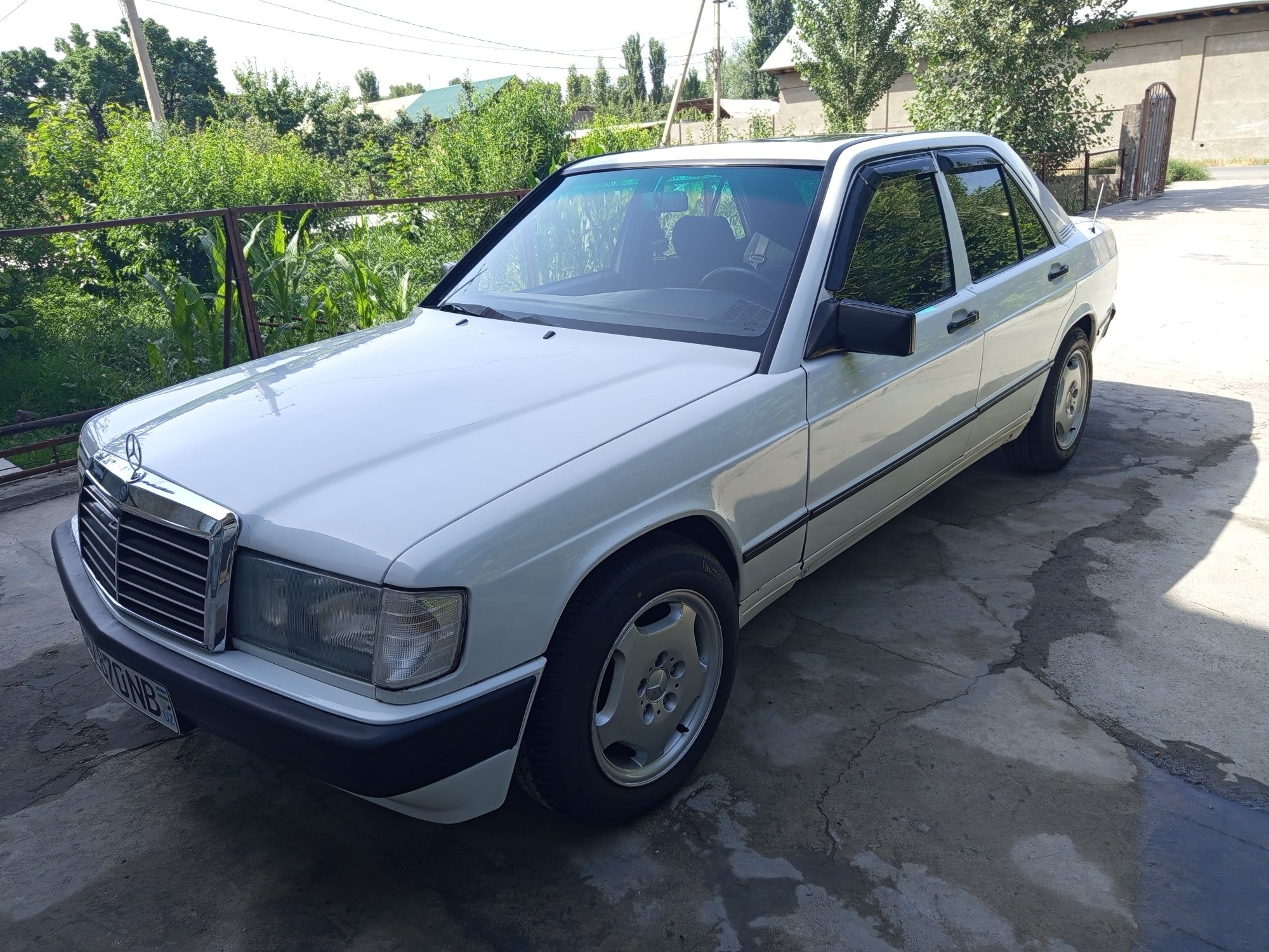 Мерседес Бенс W201.