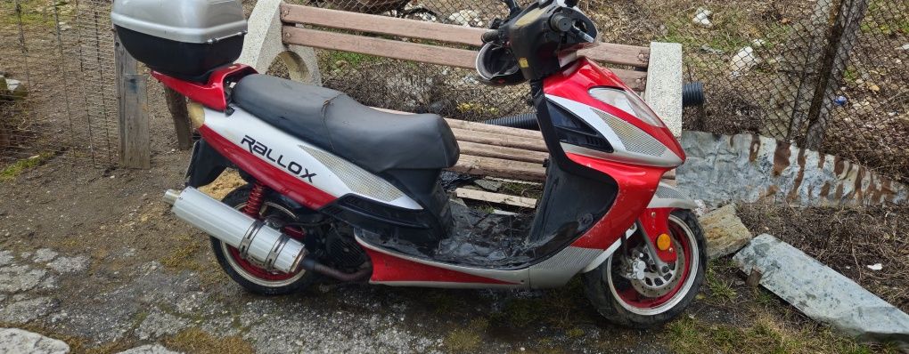 Скутер 125cc 4 тактов двигател