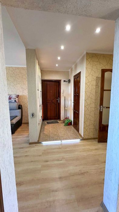 Продам 3х комнатную в мкр Жулдыз Гаухар Империя