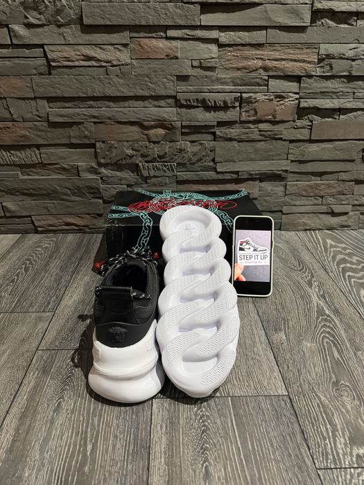 Versace chain reaction