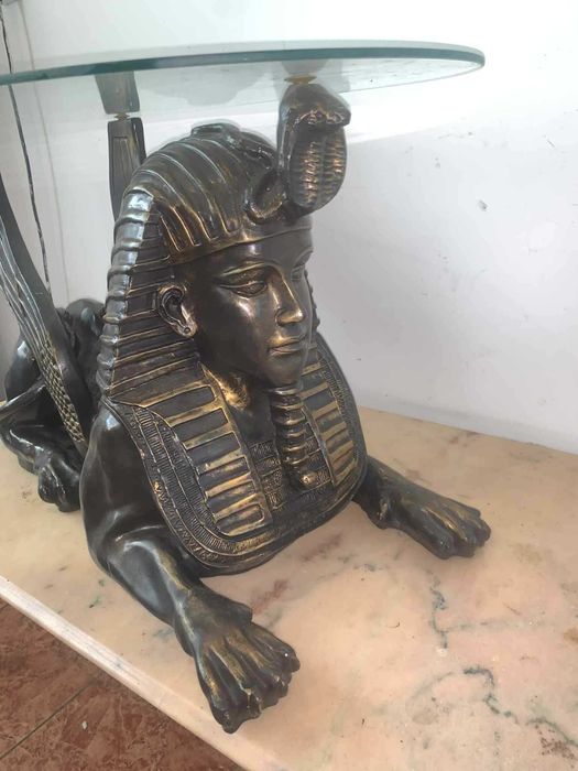 Masa cu doua statui tenta egipteana