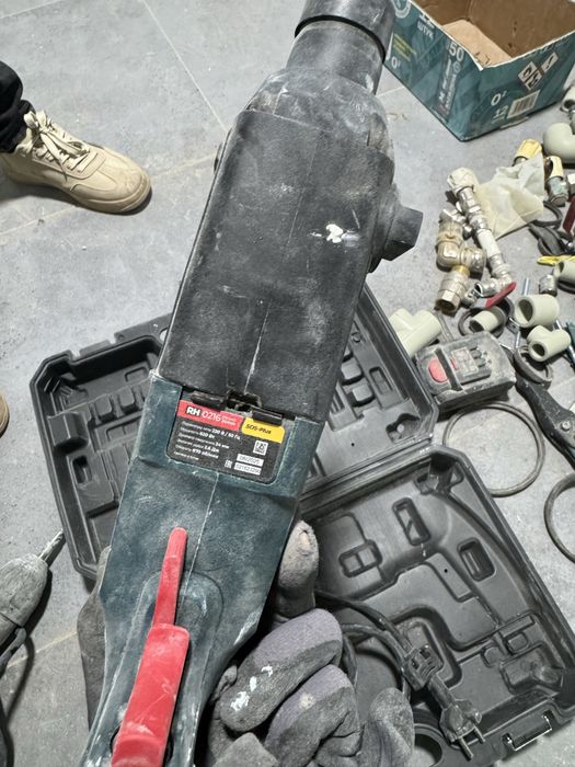 Продам почти новый перфоратор