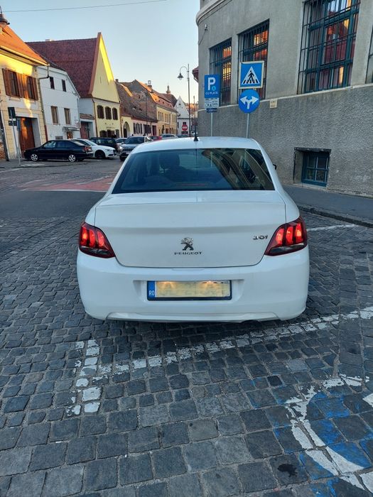 Vând Peugeot 301