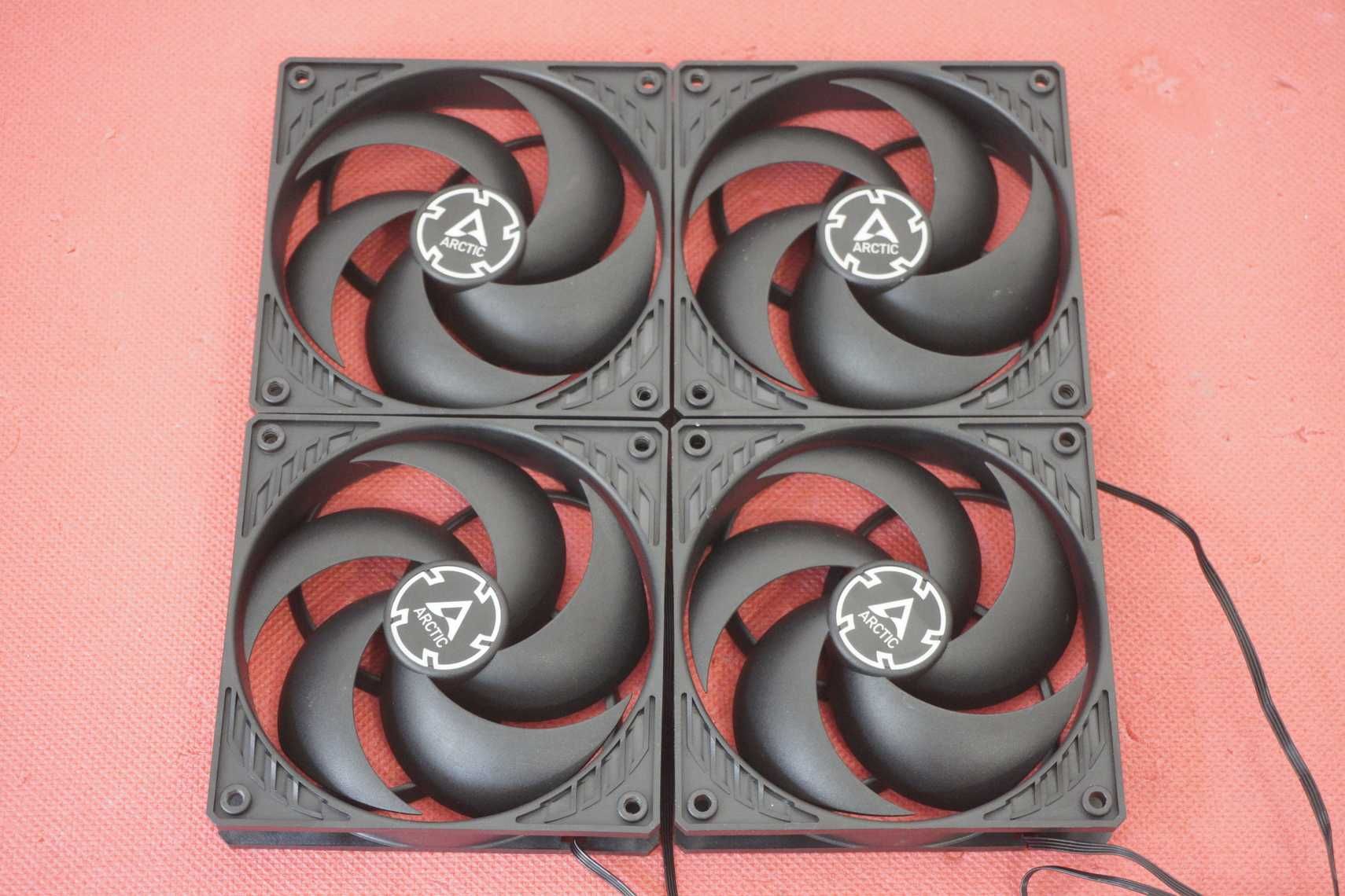 Комплект 4х Arctic P12 120mm 4pin PWM Вентилатори с HUB