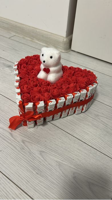 Vand cutii din flori de sapun si dulciuri