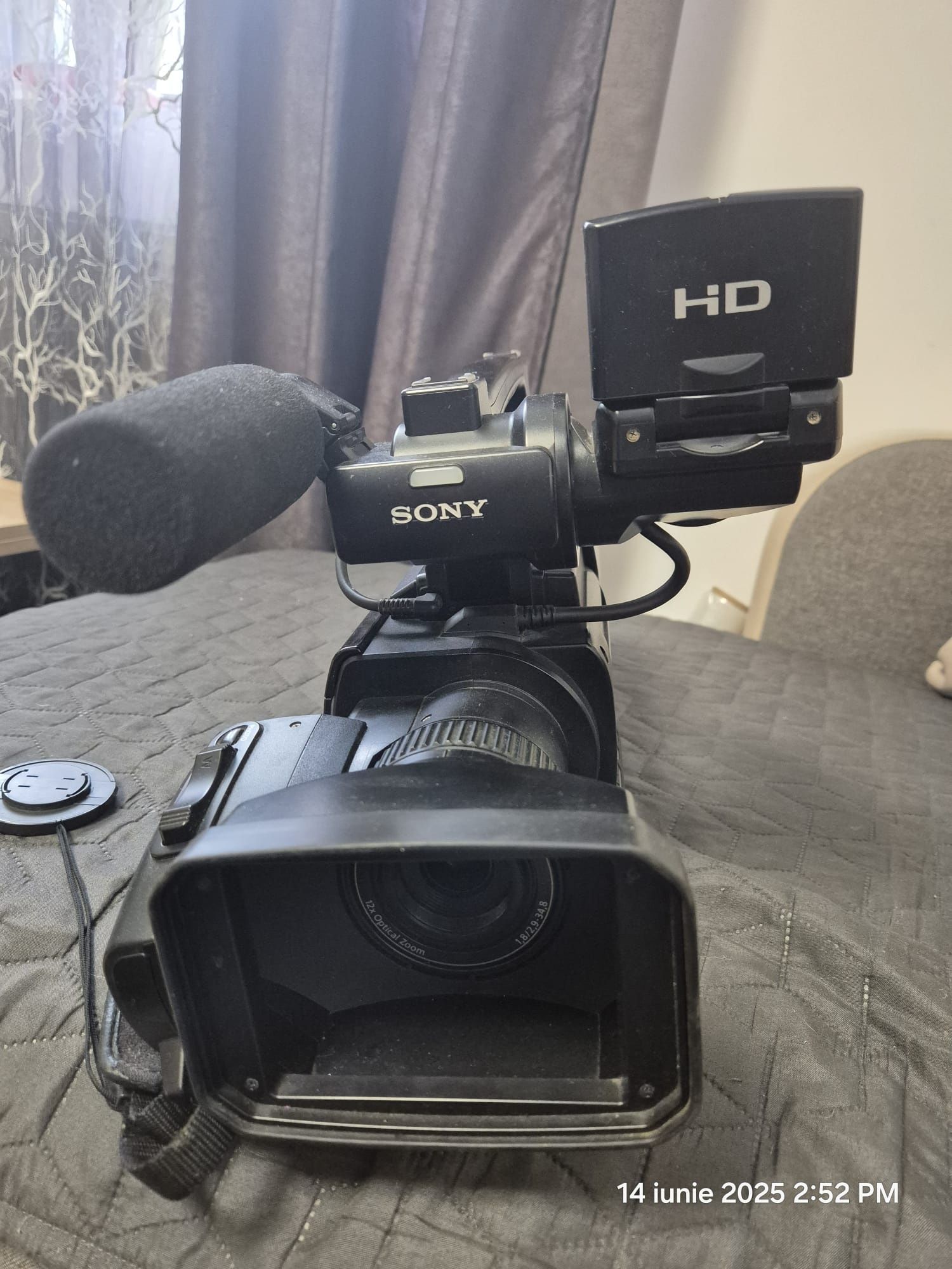 Vând camera Sony HXR-MC1500 – Cameră video profesională