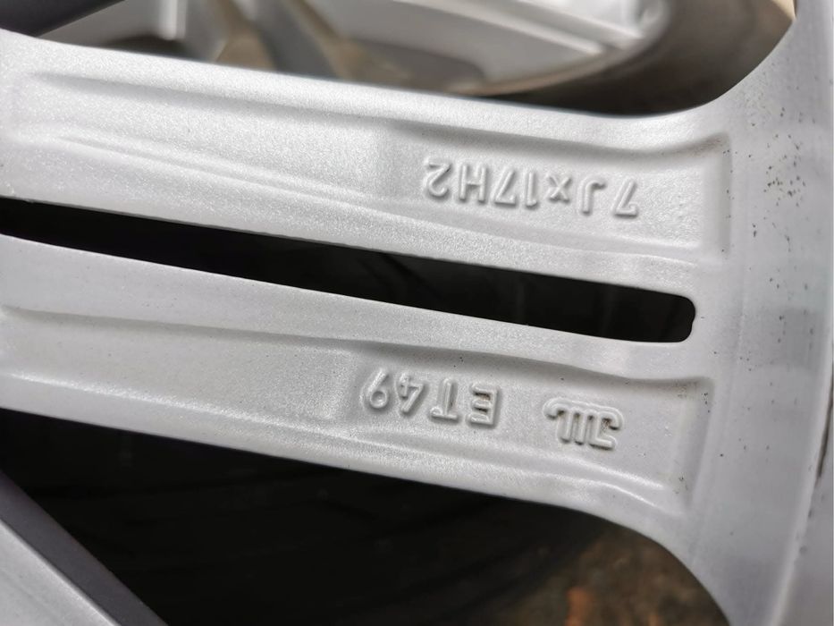 Vand set genti originale Seat cu cauciucucuri de iarna