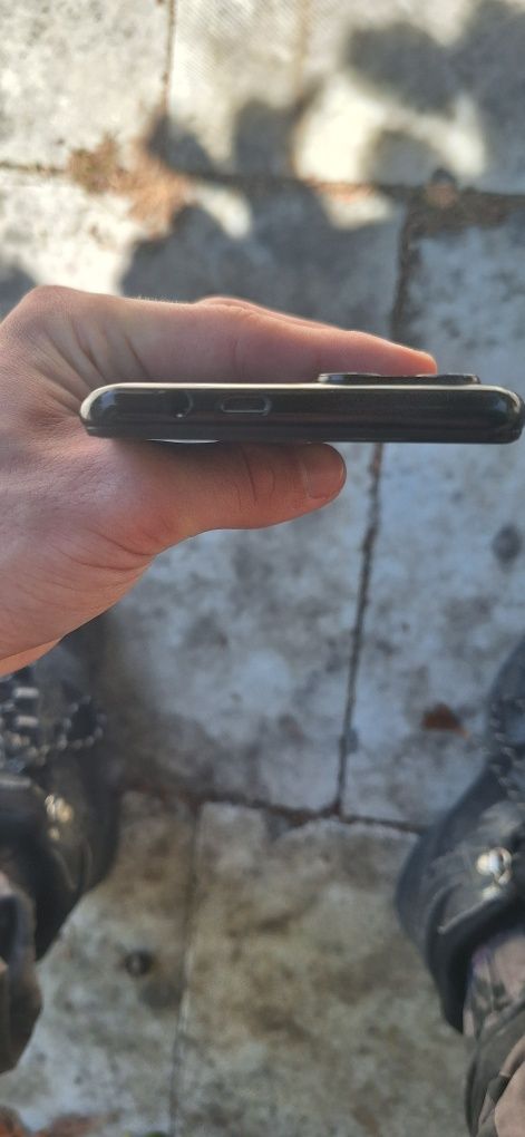 Huawei запазен има малък дефект