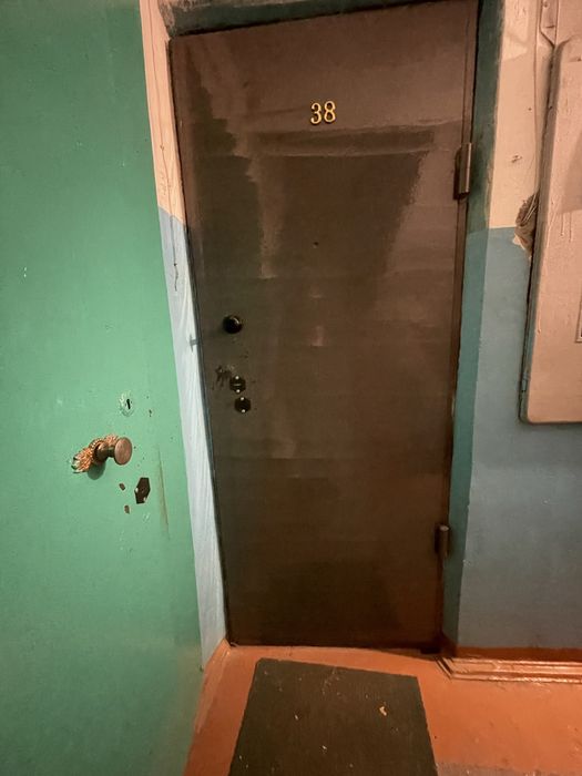 Продам входную дверь, железная