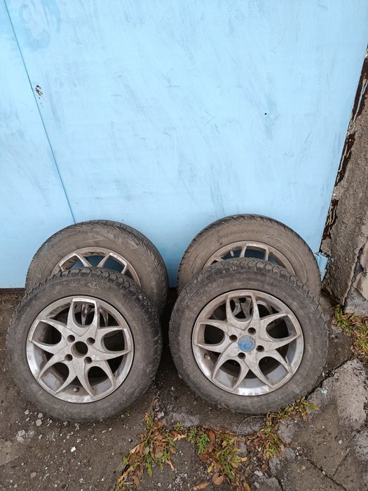 Продам зимнюю резину с дисками