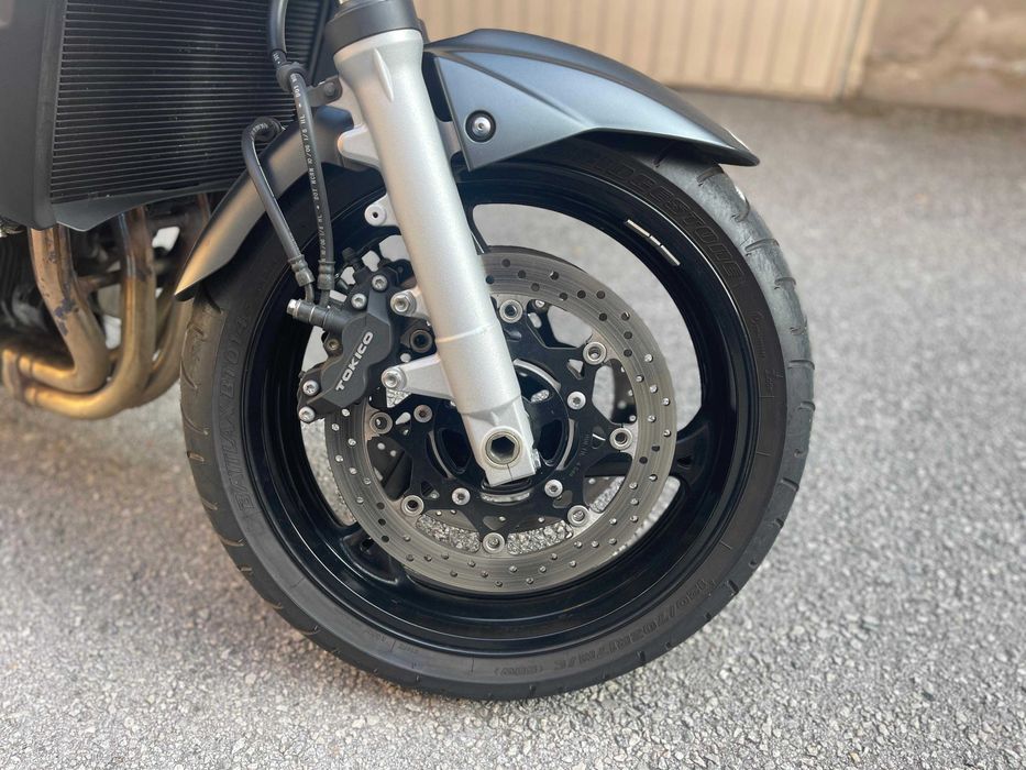 Motocicleta Suzuki GSR 600