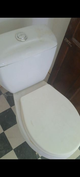 Унитаз в хорошем состояние