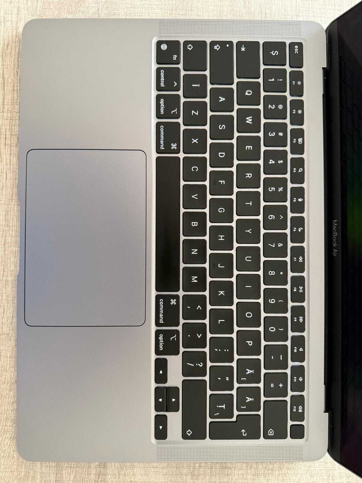 Laptop Apple MacBook Air 13-inch, True Tone, procesor Apple M1