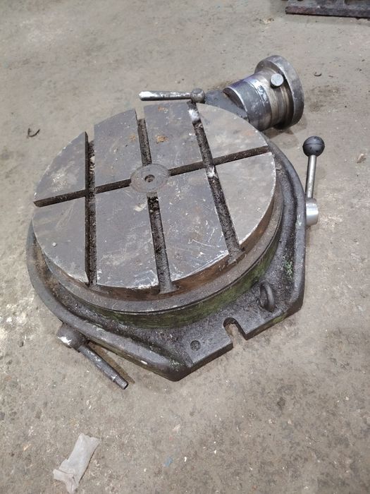 Продам поворотный стол на 320 или обмен на 200