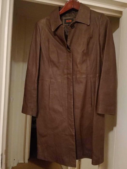 Redus la 275 RON. Haina piele naturala pentru femei,marimea M, 400 RON