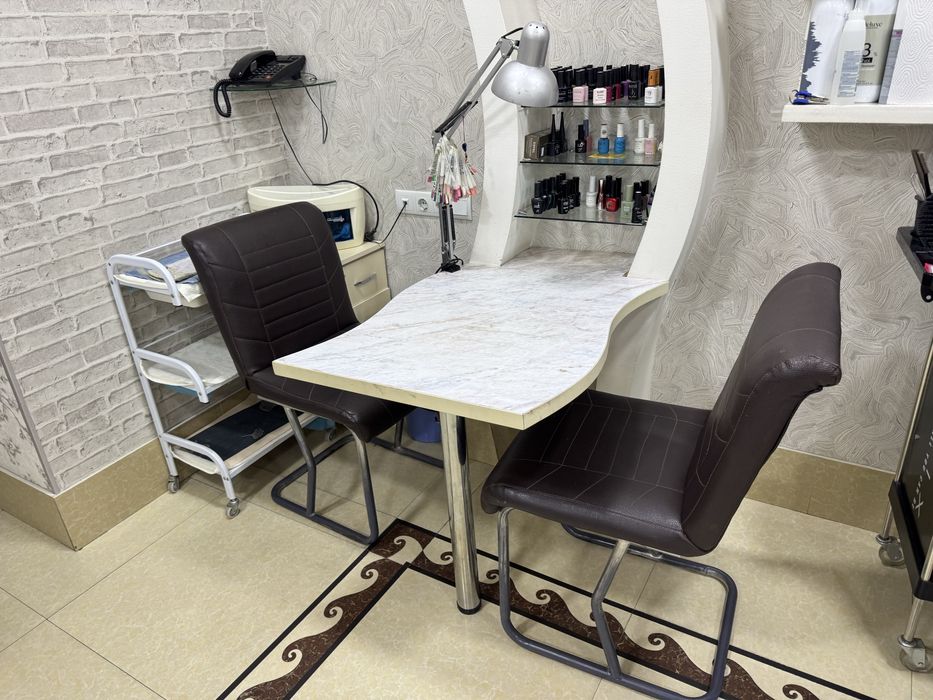 Продается кресло и пуфики в хорошем качестве