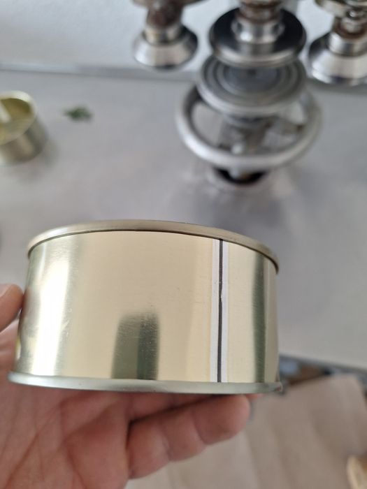 Затварачна машина  за консерви