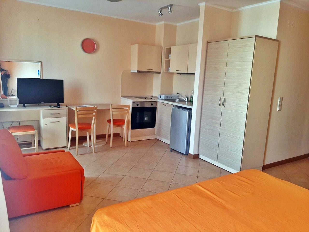 Продава се Едностаен апартамент в к.к. Слънчев бряг - 43 кв.м за 1070 €/кв.м - Снимка #1