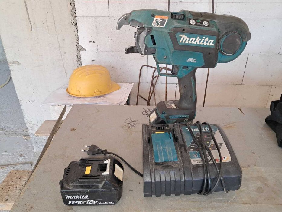 Masina de legat sarma Makita DTR180ZJ + baterii + 32 role rasma