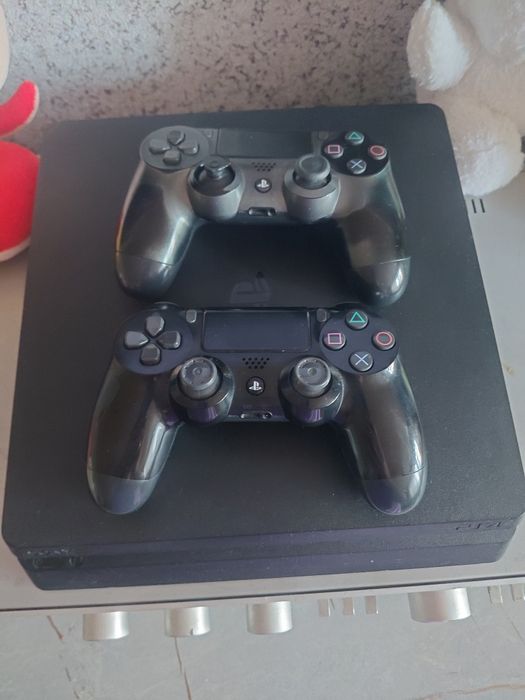 Продам PS4 в отличном состоянии
