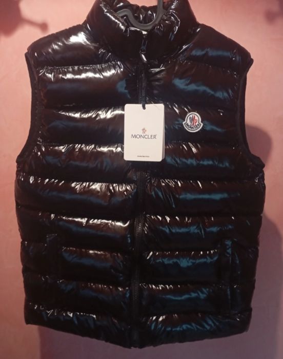 Moncler елек S размер