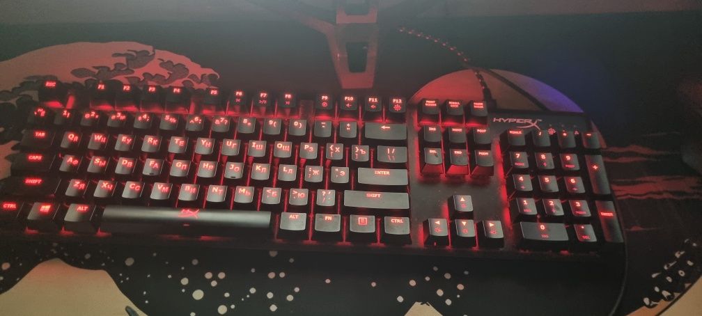 Механическая клавиатура hyperx в отличном состоянии