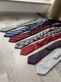 Cravate diferite culori (5lei/buc)