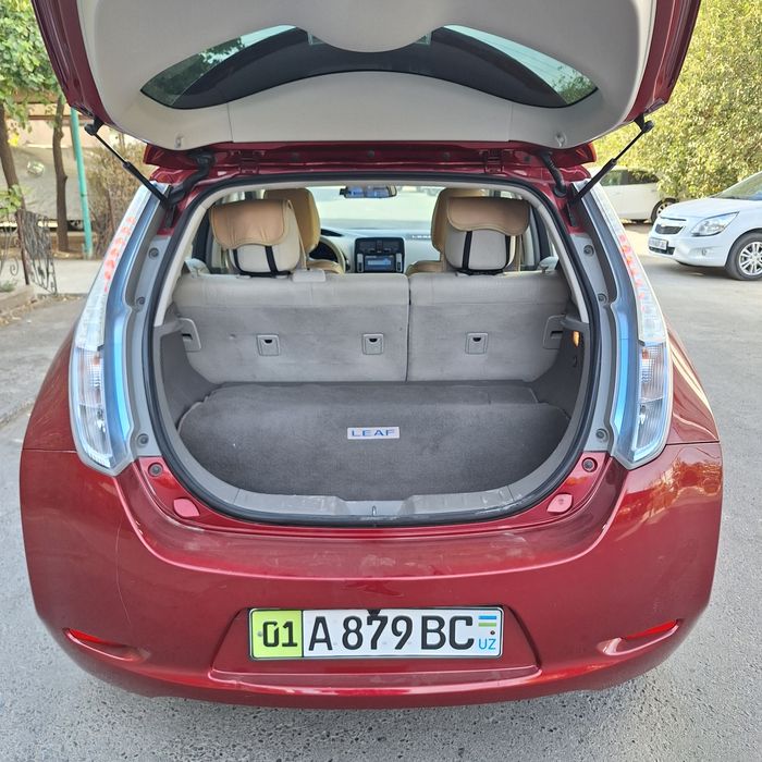 Nissan Leaf ниссан лиф электромабиль сотилади.