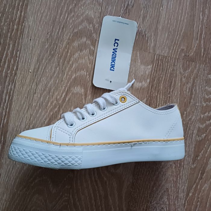 Продам детские кеды