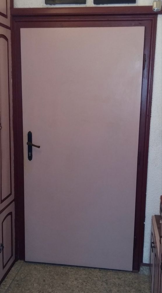 Дървена входна врата