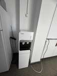 Filtru de apă Waco pentru birou – compact, elegant și eficient