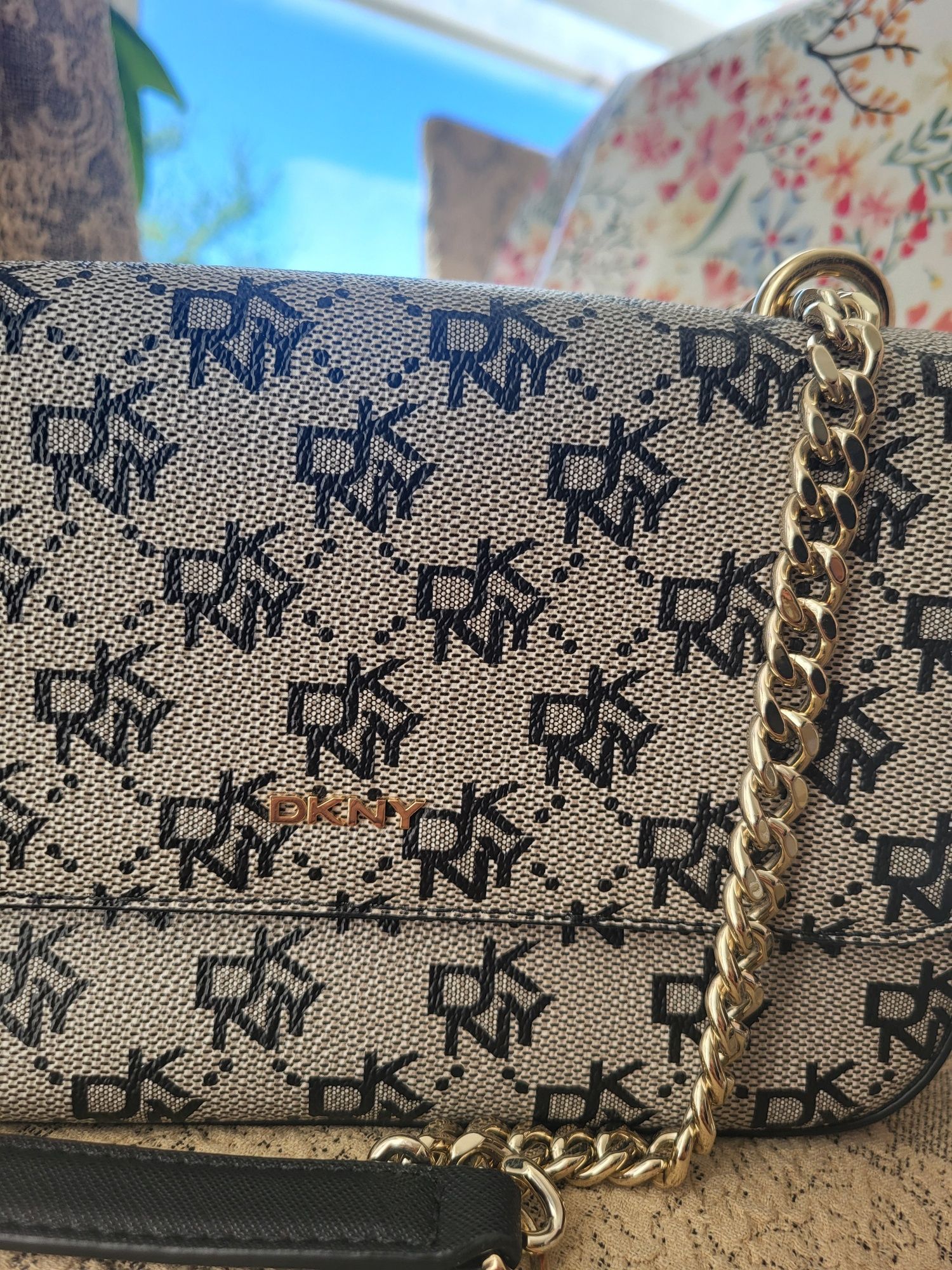 Дамска чанта DKNY