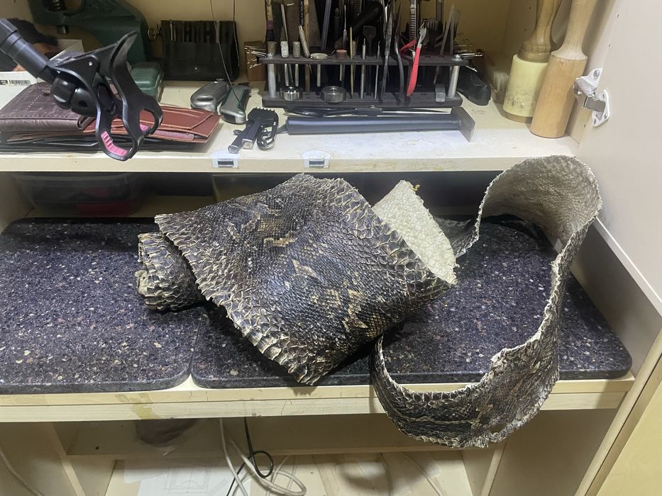 Портмоне из кожи большой змеи