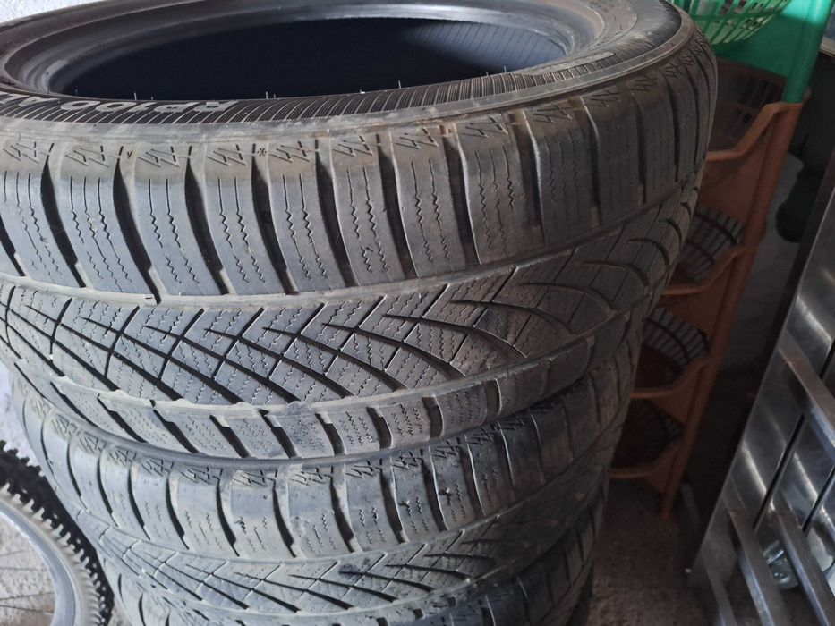 212/55/17 Гуми всесезонни